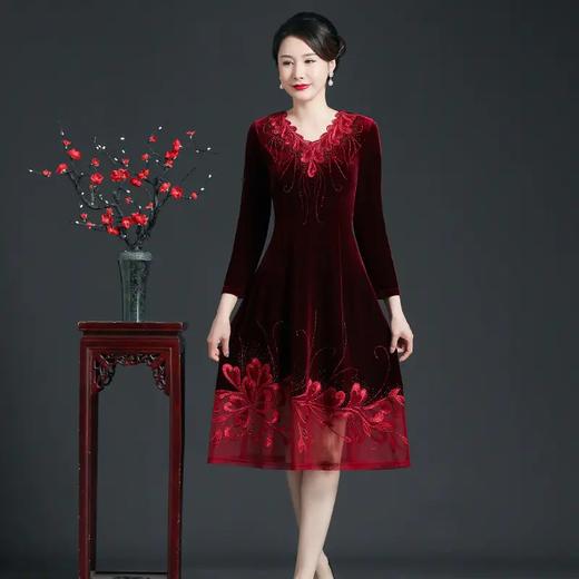 CMY69281新款优雅气质修身V领长袖拼接蕾丝刺绣中长款金丝绒连衣裙 商品图1