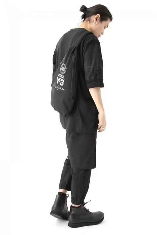 价值1000+ 元单！Y-3黑武士签名系列斜跨包运动胸包轻量化背囊 男女同款 有范上档次 质感细腻婉若肌肤 哑光有质感 日常出行/运动都很可 预售 商品图3