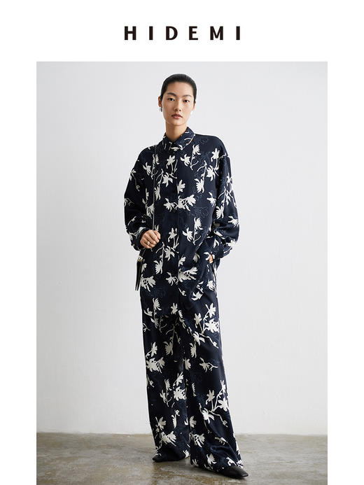 HIDEMI 艺术感手绘蓝白缎面印花自在套装 衬衫/长裤 商品图2