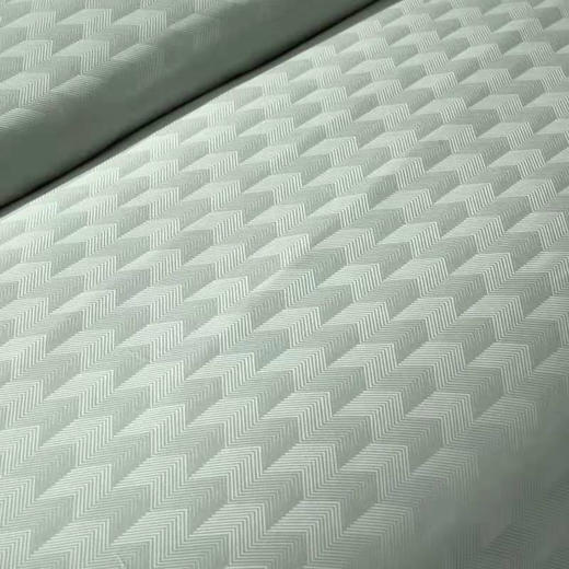 四件套。   标准码被套尺寸：200*230CM 床单尺寸：245*250CM 枕套尺寸：74*48CM 净重2700G 商品图6