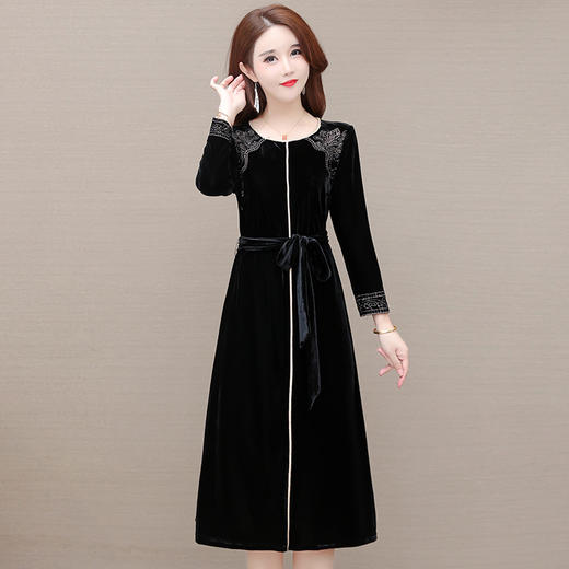 YWE  SM85绣花金丝绒长袖大码连衣裙 商品图3