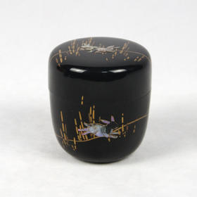 日本嵌螺钿兔纹黑漆盒