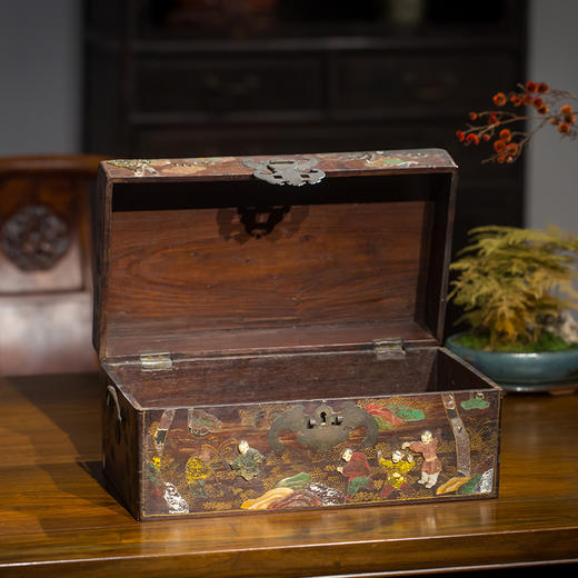 清代 红木百宝嵌描金婴戏图文房箱 商品图2