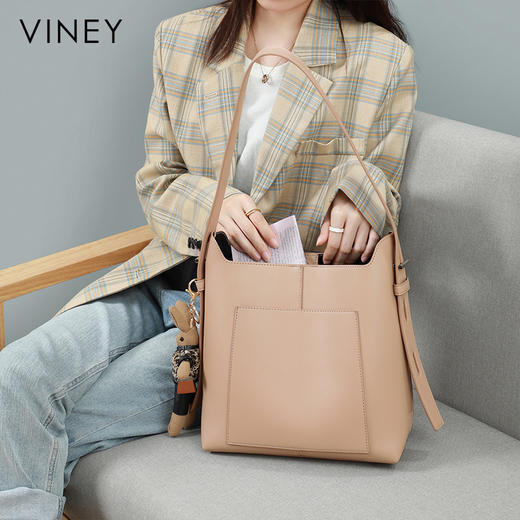 【可爱兔子挂饰  时尚通勤水桶包】包包2021新款女包腋下包Z皮水桶包时尚百搭大容量单肩包 商品图11