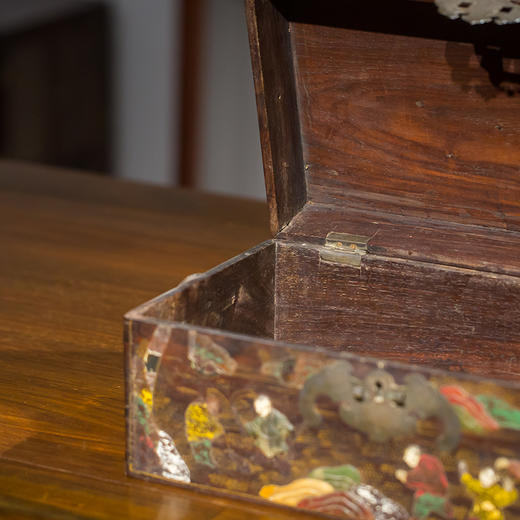 清代 红木百宝嵌描金婴戏图文房箱 商品图3