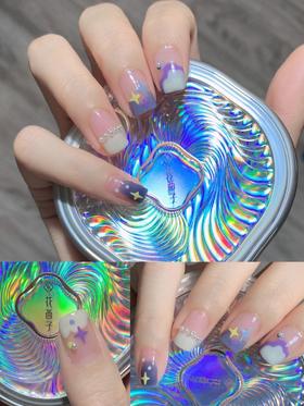 一眼看到这个新版蚕丝蜜粉饼就心动了！颜值太戳我！