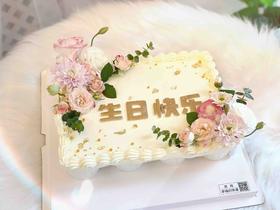 生日主题杯子蛋糕，12杯组合，鲜花随机搭配，文字可替换，请与客服沟通后下单，请提前24小时提供文字内容后设计款式