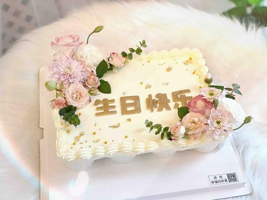 生日主题杯子蛋糕，12杯组合，鲜花随机搭配，文字可替换，请与客服沟通后下单，请提前24小时提供文字内容后设计款式 商品图0