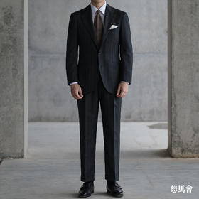 Stylbiella Knight 澳洲美丽诺羊毛360克高克重深灰色绿条纹全麻衬套装