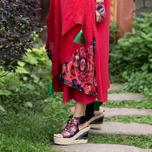 莲开并蒂刺绣高跟鞋 |前跟高4cm 后跟高11.5cm 商品图1