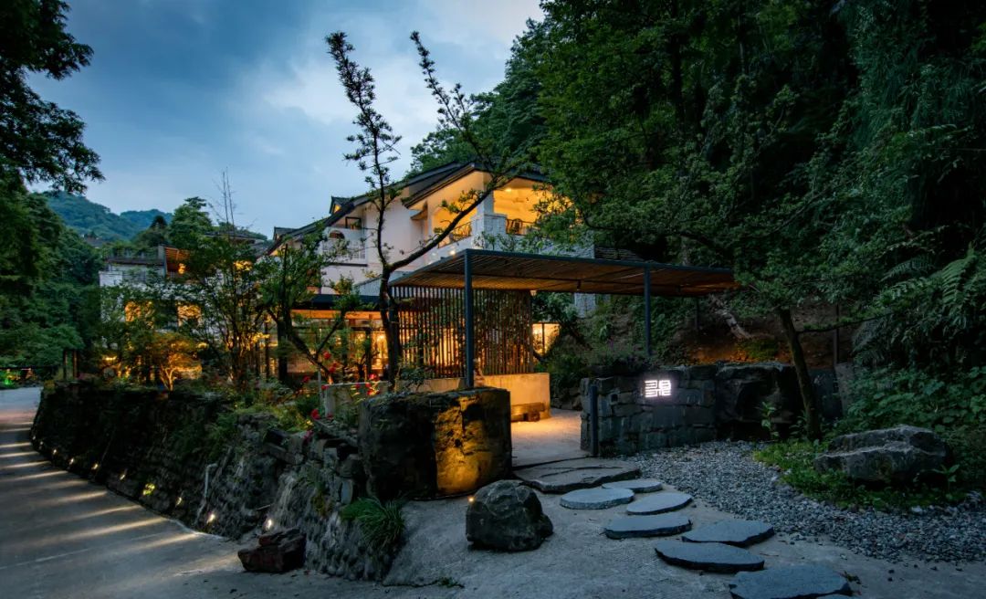 【青城山·寻隐民宿】清华大学建筑设计师亲历打造设计感民宿~仅399元