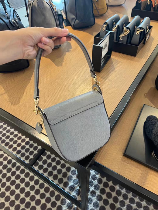 3折只要￥1280直邮到手！Coach女士马鞍翻盖单肩斜挎包包Kleo 17简约纯色系 商品图1