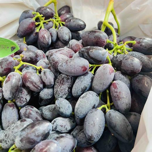 西凉仙紫黑提,清脆的爆裂,然后浓郁的香甜,完美集合了晴王和黑提的