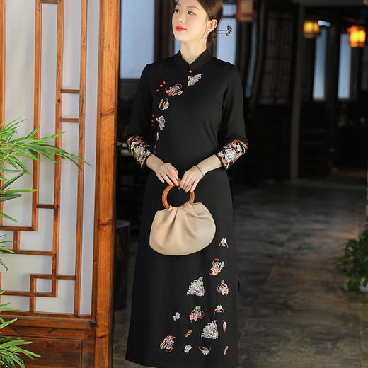 上海旗袍厂KDS-2176中国风女装秋冬新款立领刺绣罗马棉修身中长款连衣裙改良旗袍 商品图0