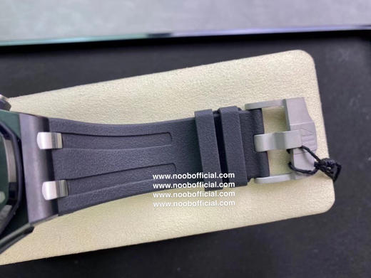 倾情致敬——爱彼AP皇家橡树离岸型系列15703/15710（可配钢带，皮带）
1.强表壳CNC打磨，呈现最细腻的拉丝纹，扫描表壳细节和倒角打磨，把爱彼特有的八角型表圈线条表达的淋漓尽致 商品图3