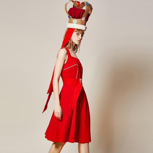 V型露背红色收腰大摆连衣裙 商品图3