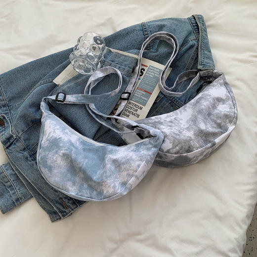 【服饰鞋包】斜跨女包流行韩版饺子包女士腰包韩版单肩斜挎女包 商品图3