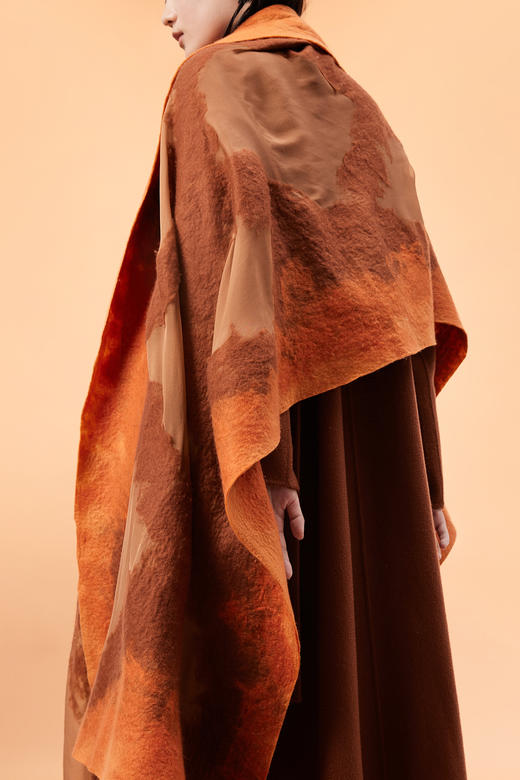  真丝羊绒相拼手工毛毡披肩 SJF93P336N 商品图1