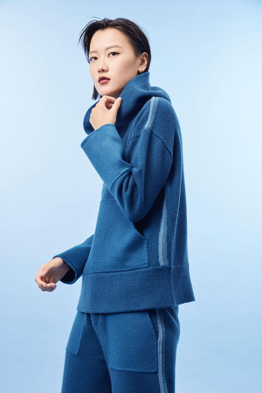  针梭相拼连帽羊绒女上衣 SJF93W429N 商品图2