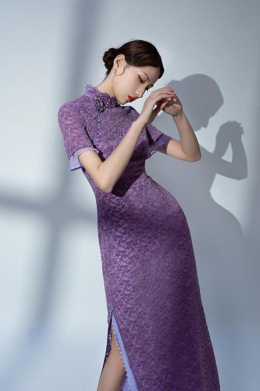 荷言HEYEN 烟紫纷纷【明星同款】植绒镂空蕾丝面料+玫瑰盘口胸针+手工钉珠 商品图4