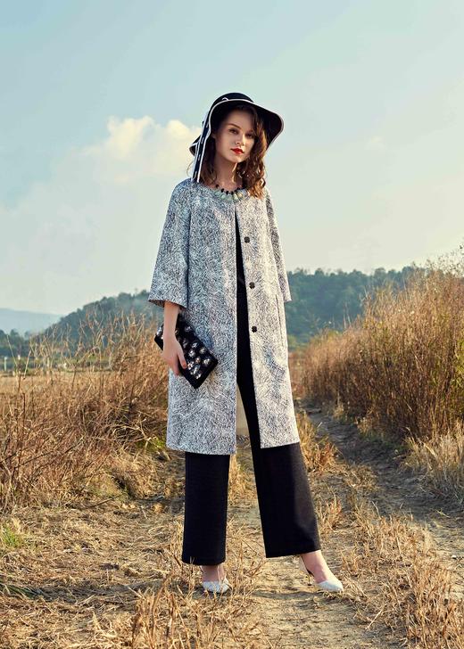 1D6523--黑白色风衣--荷兰的花床--《燃烧的灵魂—梵高》 商品图5