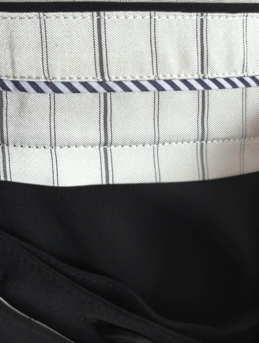 TYNVIE 抽褶设计不对称裙摆半裙-黑色 商品图6