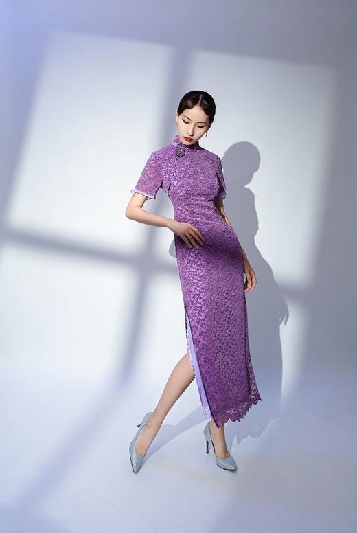 荷言HEYEN 烟紫纷纷【明星同款】植绒镂空蕾丝面料+玫瑰盘口胸针+手工钉珠 商品图3