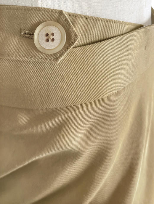 TYNVIE 抽褶设计不对称裙摆半裙-卡其色 商品图5