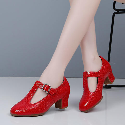 夏季真皮舞蹈鞋女外穿新款跳舞鞋中跟广场舞鞋妈妈软底摩登水兵舞 商品图4