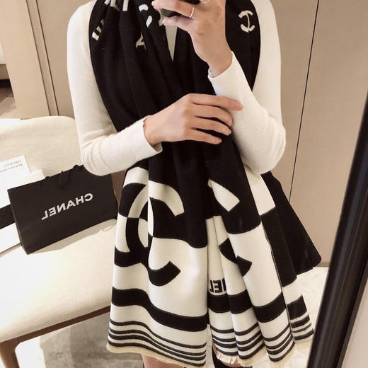 小香家-双C字母提花围巾-会员6折 商品图0