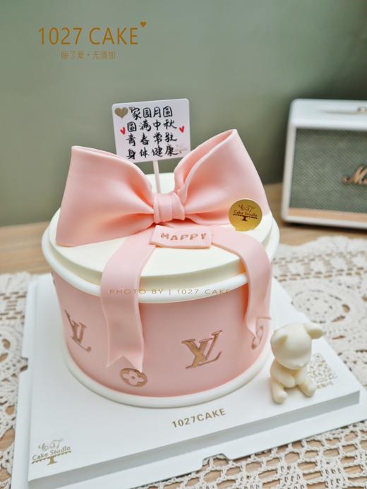 1027CAKE | 奢侈品LV   蝴蝶结 LV礼物盒 翻糖装饰蛋糕 粉色系 商品图2