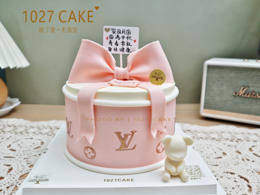 1027CAKE | 奢侈品LV   蝴蝶结 LV礼物盒 翻糖装饰蛋糕 粉色系 商品图0