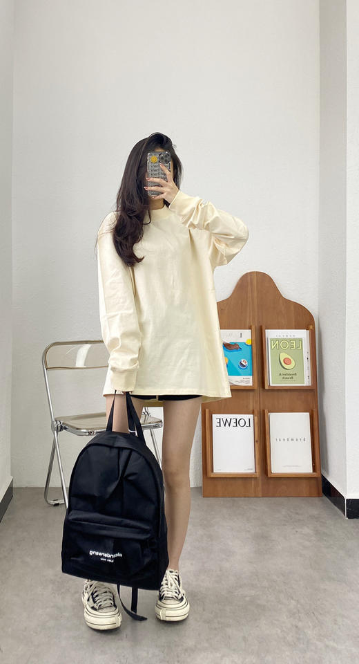 价值4400 十一出游福利 大王褶皱双肩包，境外货！今天给大家福利价，千万别错过！这种有设计感的东西设计本身都值那么多了！ 商品图1