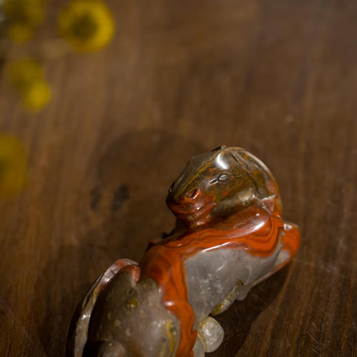 清代 战国红玛瑙雕卧马摆件 商品图1