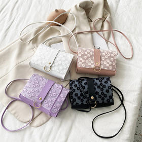 【服饰鞋包】新款刺绣花朵女包休闲小方包单肩斜挎包时尚手机包小清新小包