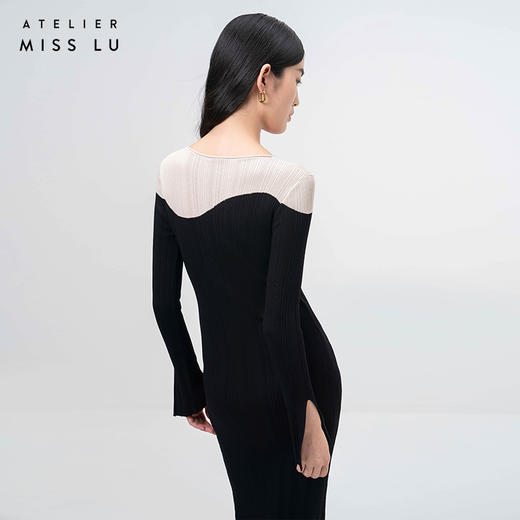 【曲线图鉴】流畅曲线黑拼米白长袖针织连衣裙/202103A 商品图3