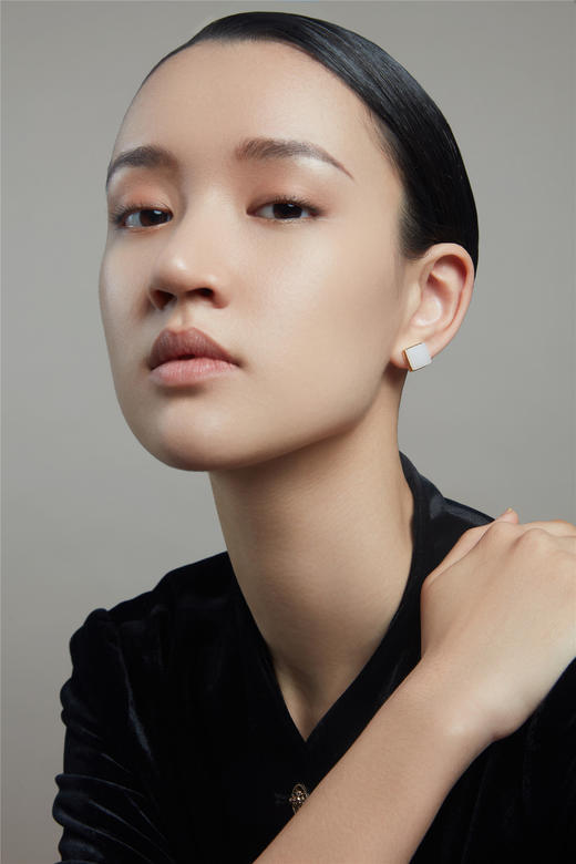 Qinny｜云影天光｜18K金和田玉方钉日常百搭经典极简耳钉耳饰 商品图2