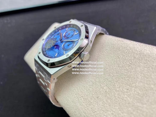 APS新品 爱彼 26574 皇家橡树系列在“Grande Tapisserie”大格纹装饰表盘上，日期、星期、月份、月相，和四个眼睛的位置与原装同步 商品图6