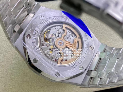 APS新品 爱彼 26574 皇家橡树系列在“Grande Tapisserie”大格纹装饰表盘上，日期、星期、月份、月相，和四个眼睛的位置与原装同步 商品图3