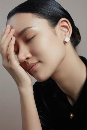 Qinny｜云影天光｜18K金和田玉方钉日常百搭经典极简耳钉耳饰
