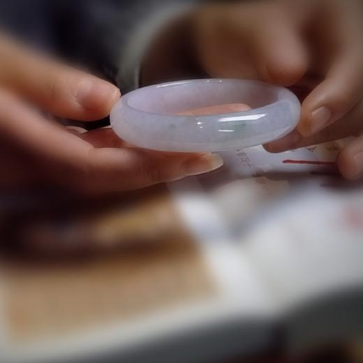 淡紫色紫罗兰翡翠带绿点翡翠手镯 商品图0