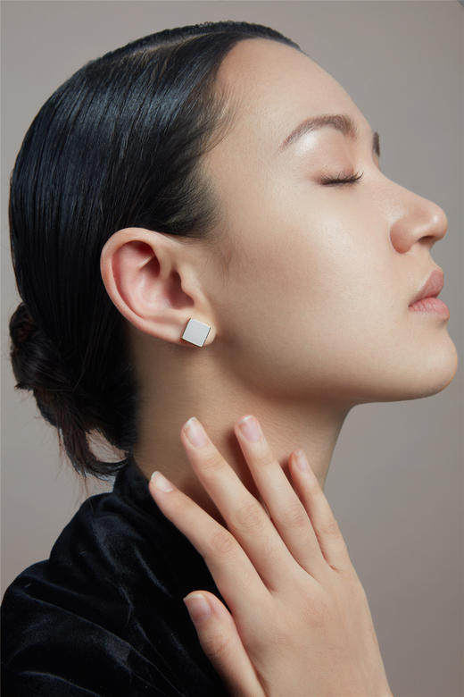Qinny｜云影天光｜18K金和田玉方钉日常百搭经典极简耳钉耳饰 商品图4