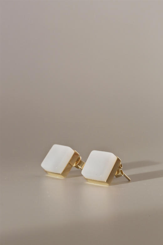 Qinny｜云影天光｜18K金和田玉方钉日常百搭经典极简耳钉耳饰 商品图5