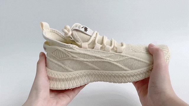  这双卡帝乐鳄鱼飞织鞋火了！“滴水不漏”防水防污，79元/双，柔软舒适！ 