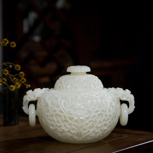 和田玉籽料透雕花卉纹香炉供器 商品图0