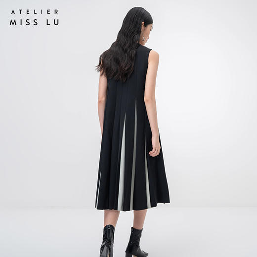 【霓采】不规则豆沙绿拼缝设计黑色廓形连衣裙/0000761 商品图3