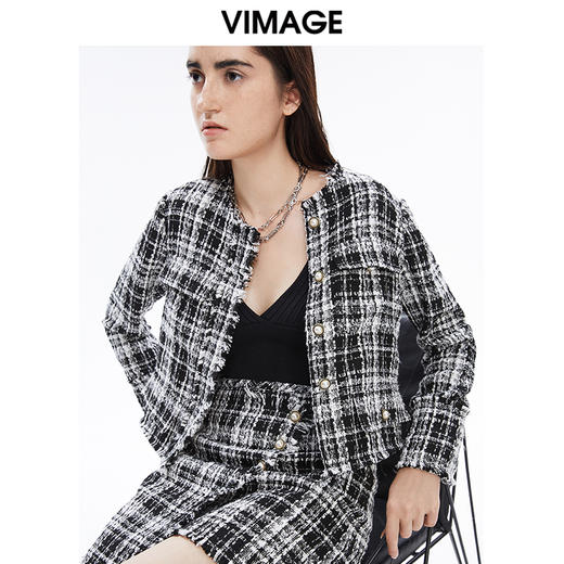 VIMAGE纬漫纪秋冬新款女装舒适优雅格纹短款外套V1603238 商品图4