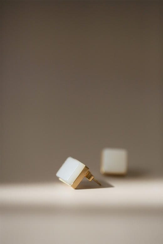 Qinny｜云影天光｜18K金和田玉方钉日常百搭经典极简耳钉耳饰 商品图9