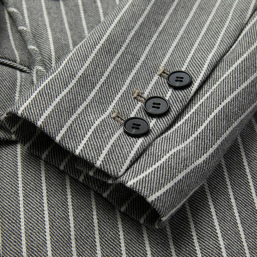 VIMAGE纬漫纪秋冬新款条纹修身休闲女士西装双排扣外套V1603223 商品图6