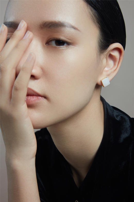 Qinny｜云影天光｜18K金和田玉方钉日常百搭经典极简耳钉耳饰 商品图1